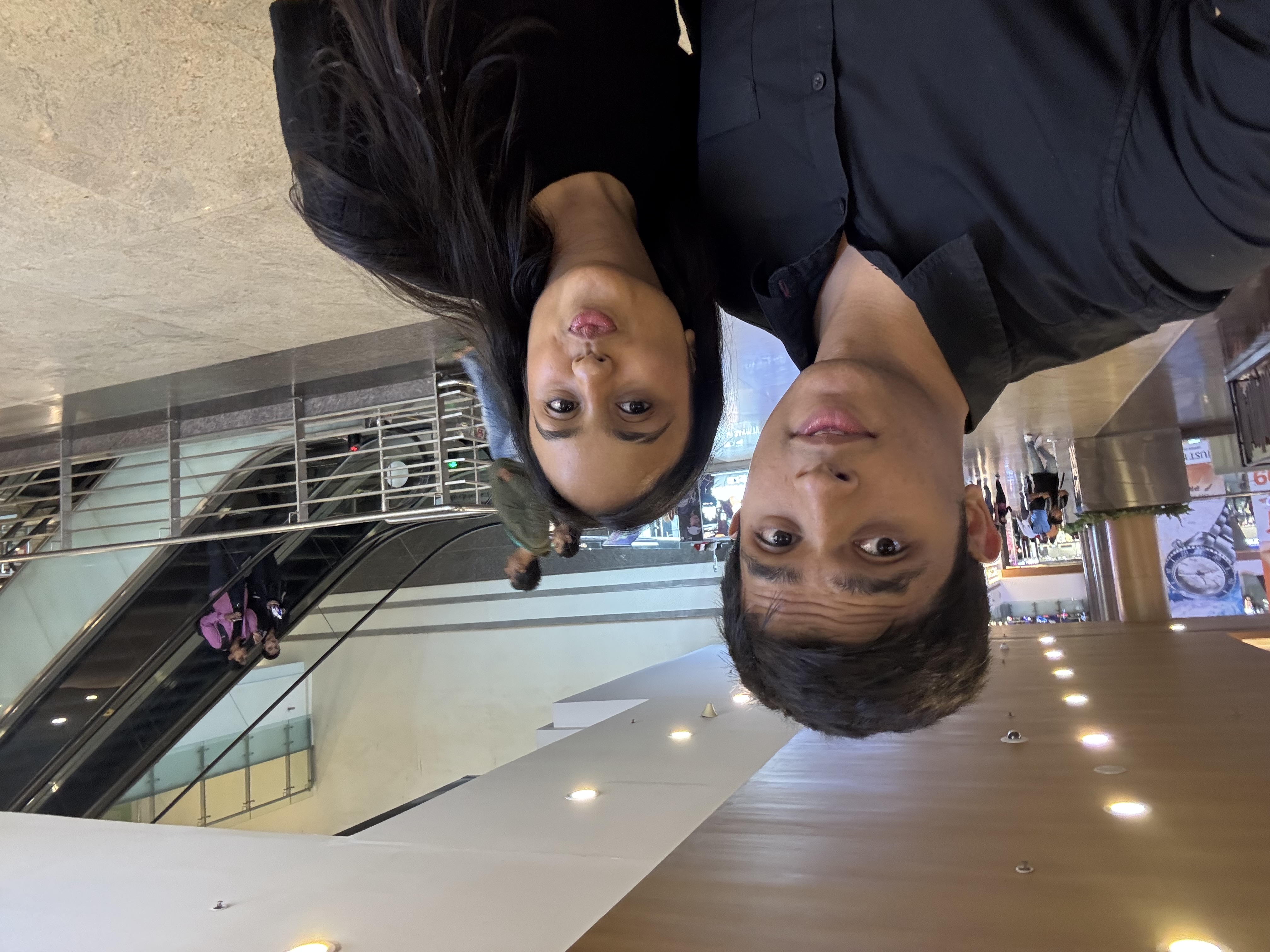 Mall selfie in black